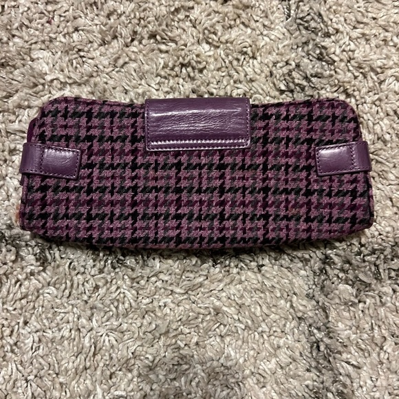 Vintage Banana Republic clutch with magnetic closure - Picture 4 of 8